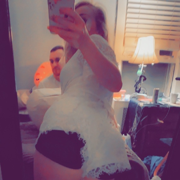 White outfit for curvey butt and huge boobs - Picture 3 of 4
